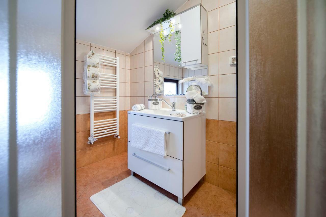 Apartment Len โรวีน ภายนอก รูปภาพ