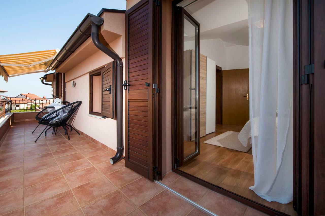 Apartment Len โรวีน ภายนอก รูปภาพ