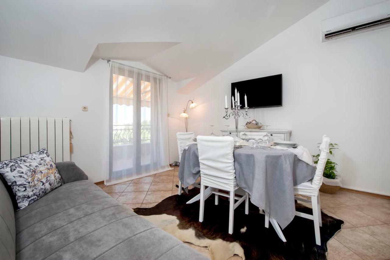 Apartment Len โรวีน ภายนอก รูปภาพ