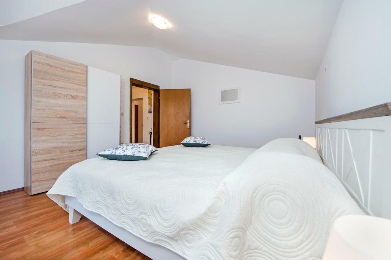 Apartment Len โรวีน ภายนอก รูปภาพ